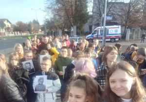 Uczniowie w czasie marszu
